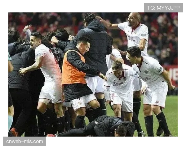 莱斯特城球迷空场抗议老板，主场半数座位空闲
